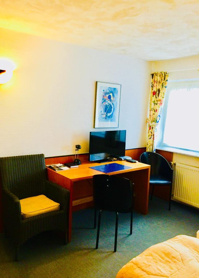 Hotel Petersburg Витен Екстериор снимка