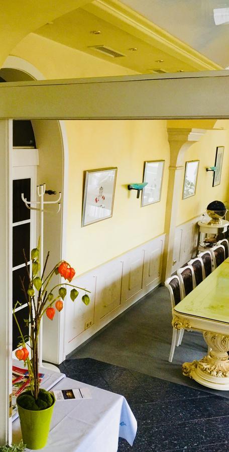 Hotel Petersburg Витен Екстериор снимка